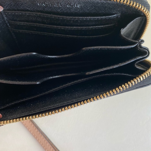 Michael Kors wallet - Picture 4 of 4